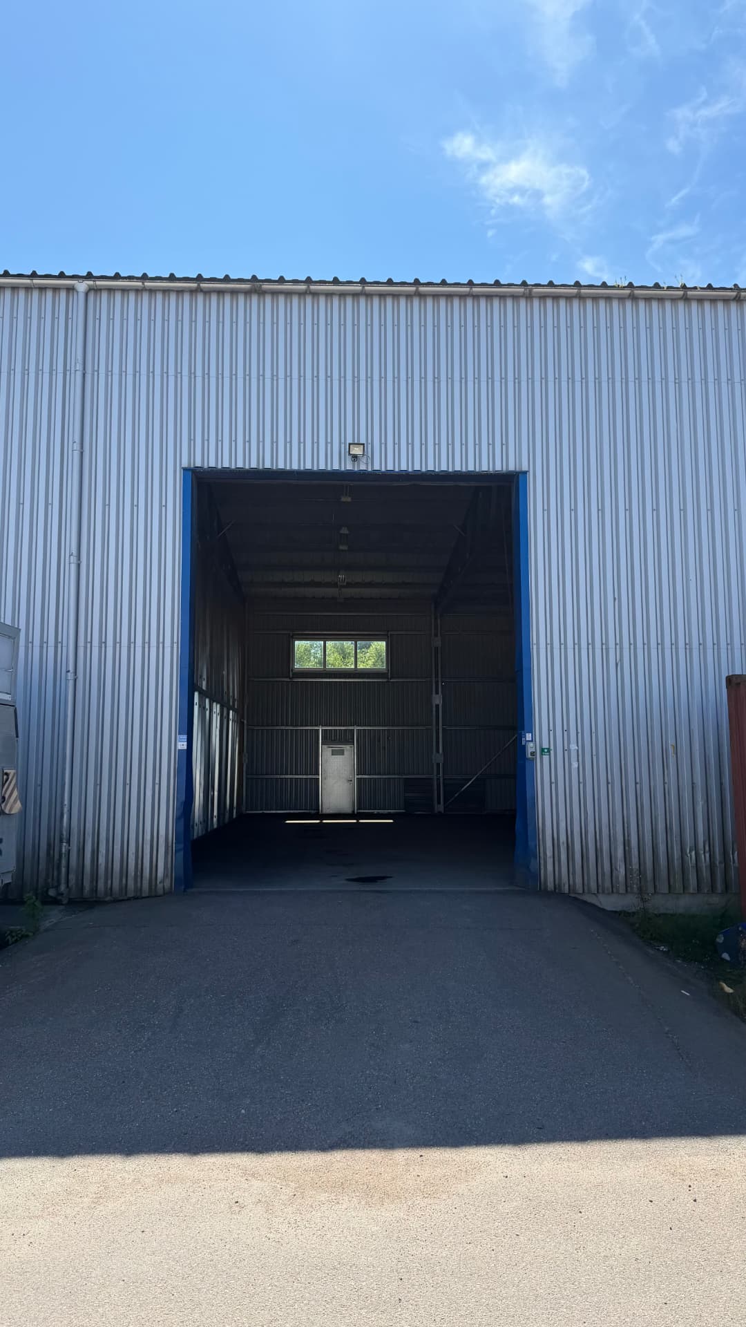 Kallager med lastport på Marieholmsgatan 120 utmed E45 i Göteborg
